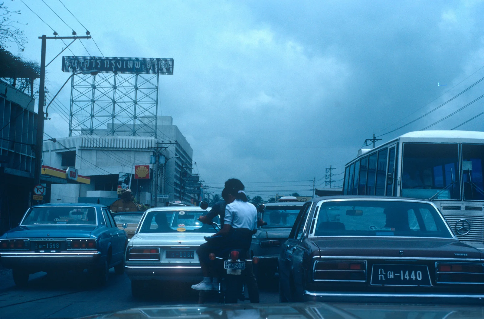 Cars and a motorbike stuck in a traffic jam, a picture of a stuck Ethereum transaction waiting in the mempool